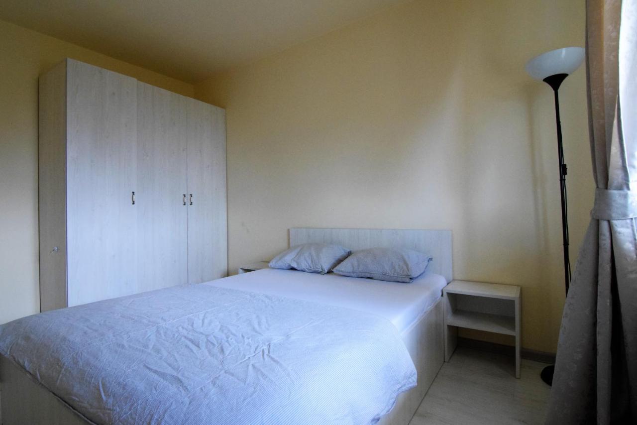 Gara De Nord - Resedinta Lui Calin Apartman Bukarest Kültér fotó